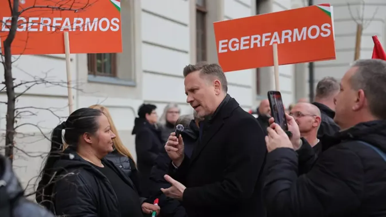 Nem hiszed el, ki van ott a tömegben Orbán Viktor országjárásának következő állomásán