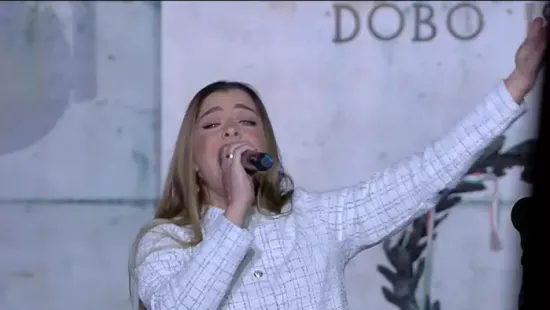 Dér Heni indította Orbán Viktor egri országjárását! Óriási tömeg fogadta!