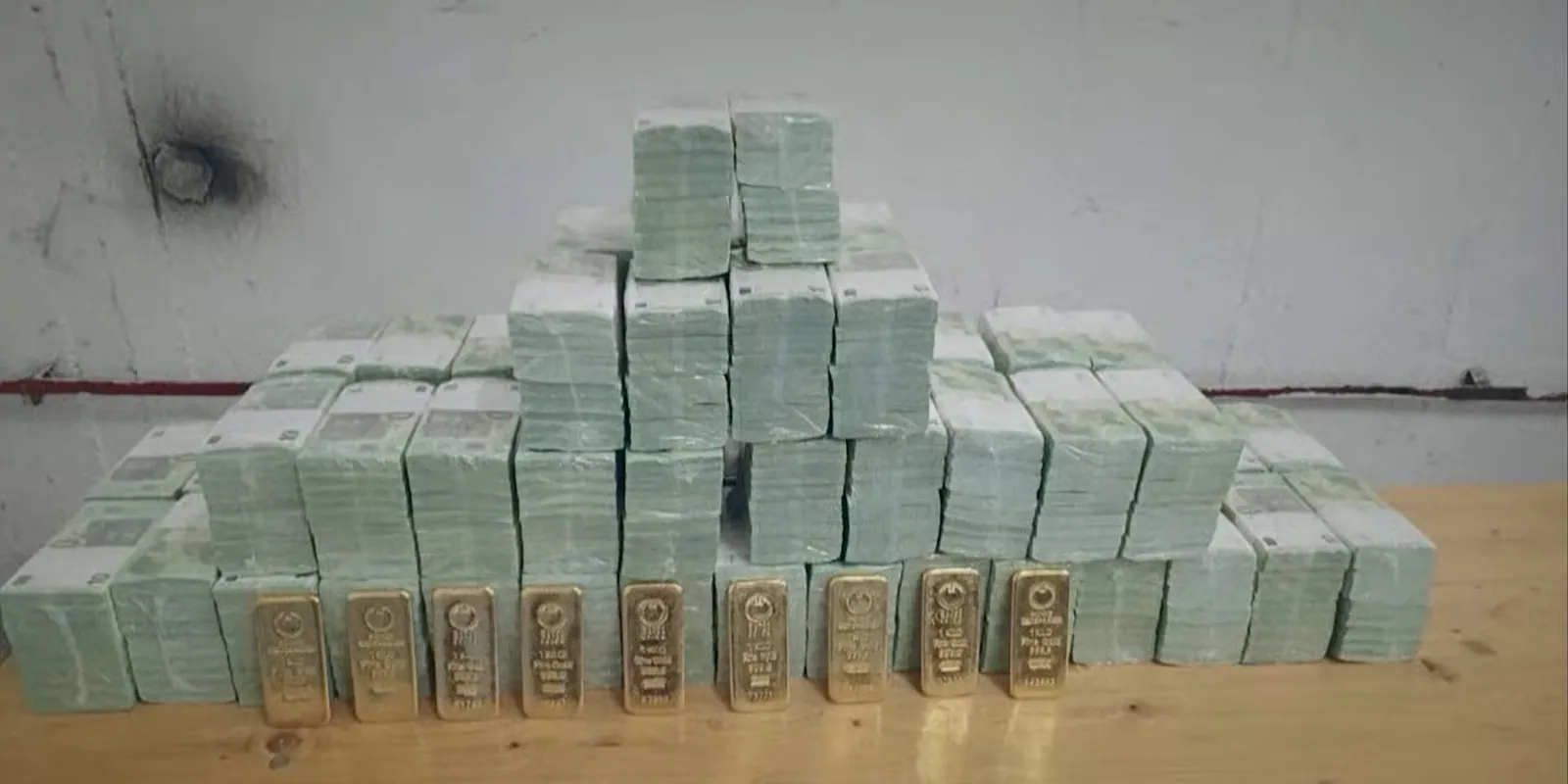 Ukrán aranykonvoj: Zelenszkijig érnek a szálak