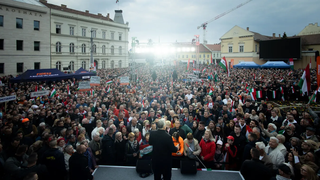 Orbán Viktor országjárása: Mindenütt mi vezetünk.