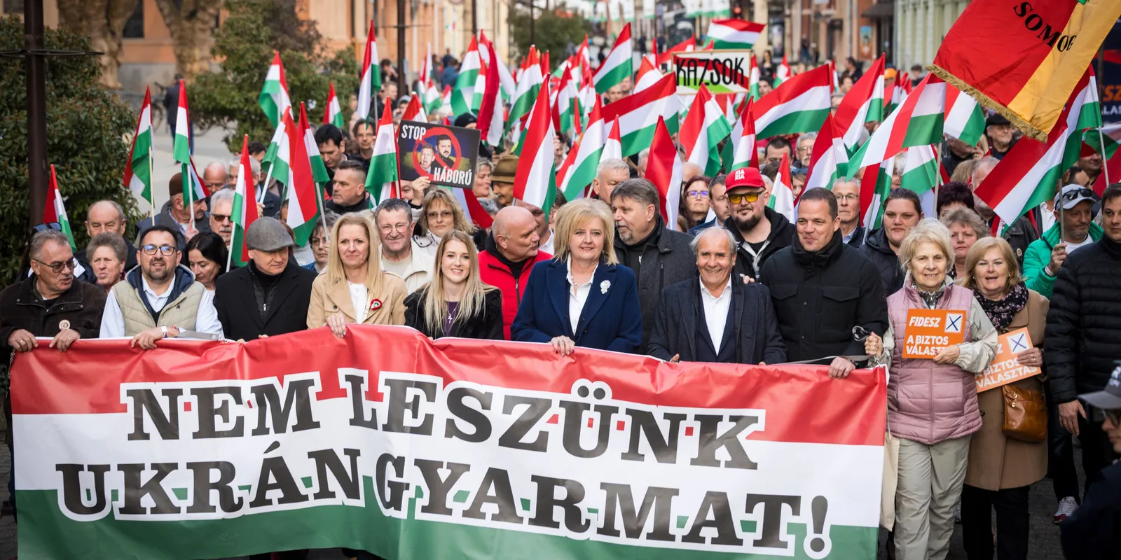 Kövesd velünk élőben a kaposvári békemenetet!