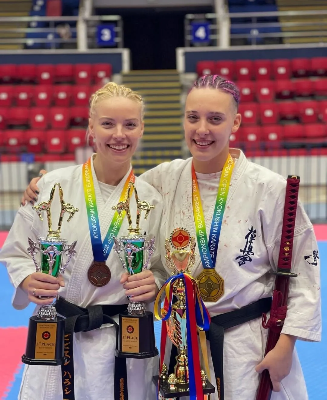 Exatlon sztárjának a nővére szurkol.