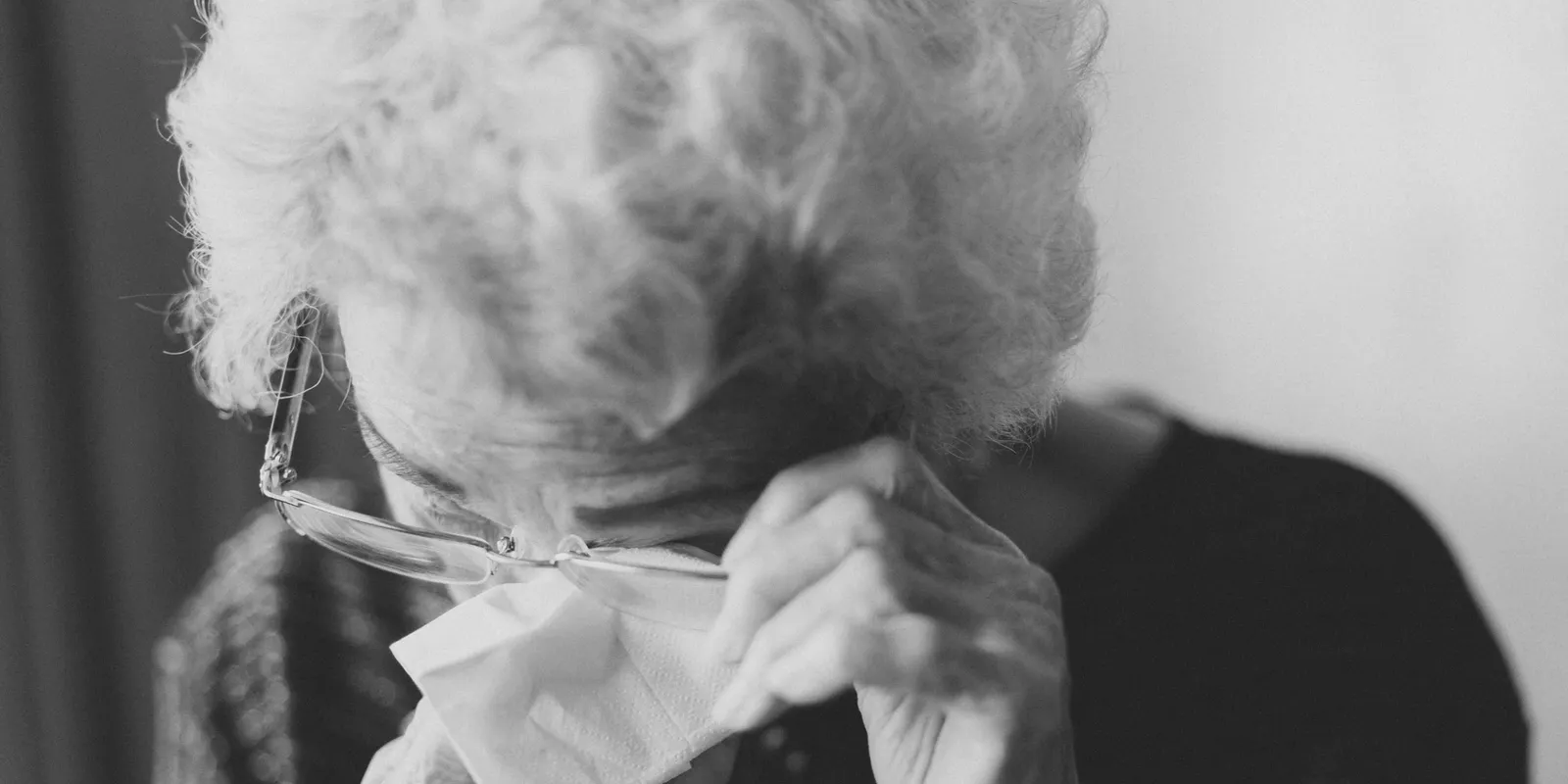 Örömkönnyek a demencia miatt? Ritka tünete van a férfinak