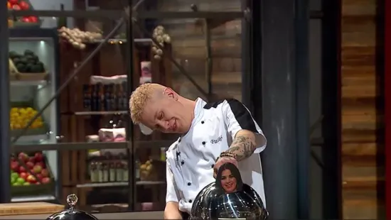 A Séfek Séfe játékosa bepróbálkozott Ördög Nóránál: flört a TV2 konyhájában