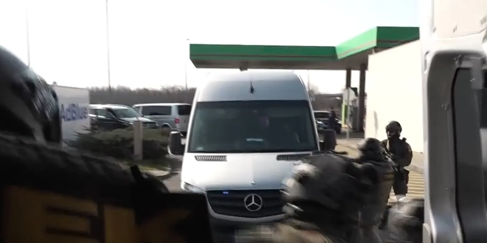 Filmbe illő jelenet: így csaptak le az ukrán aranykonvojra