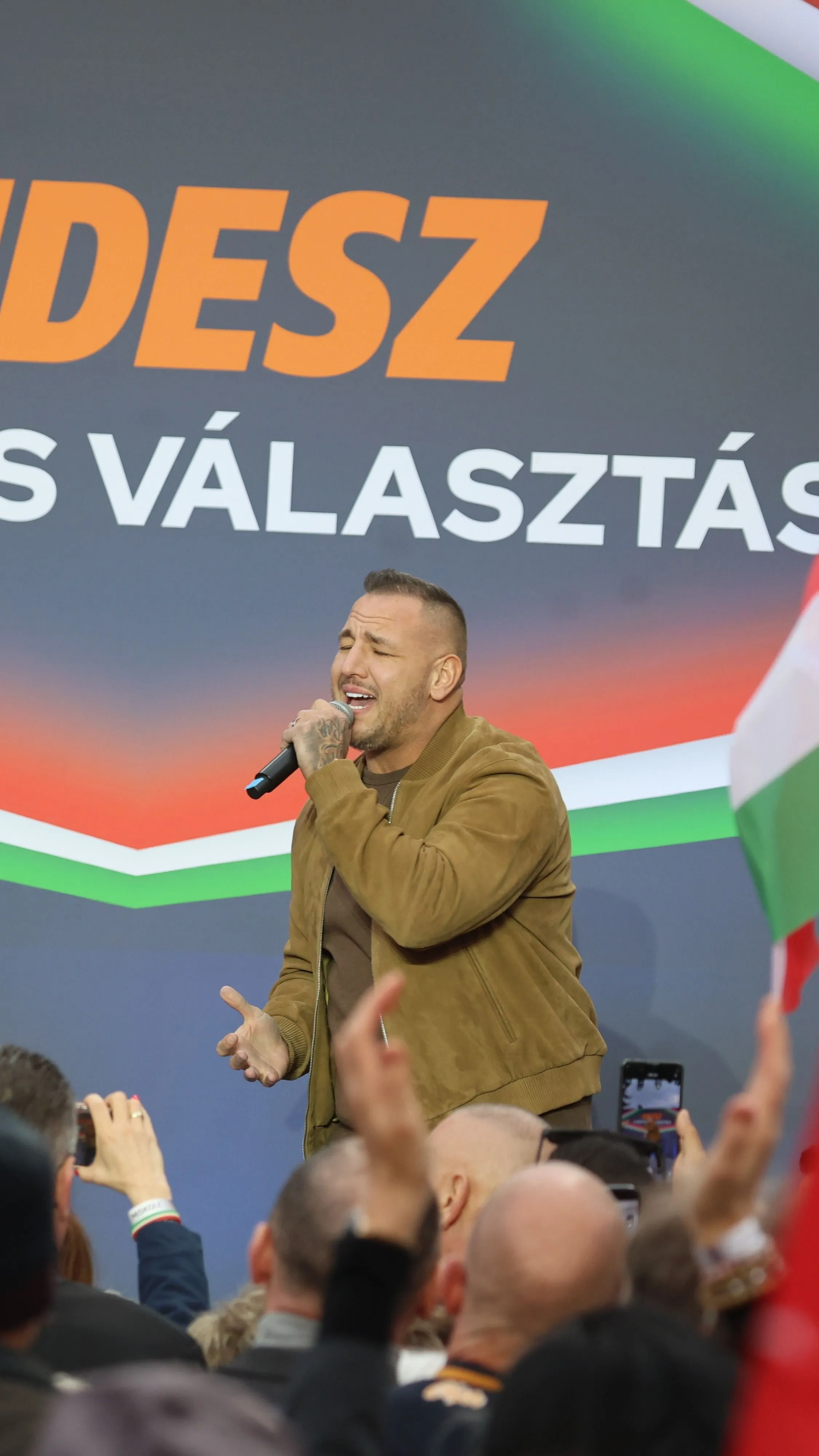 Óriási tömeg előtt léptek fel Curtisék a miskolci Békemeneten