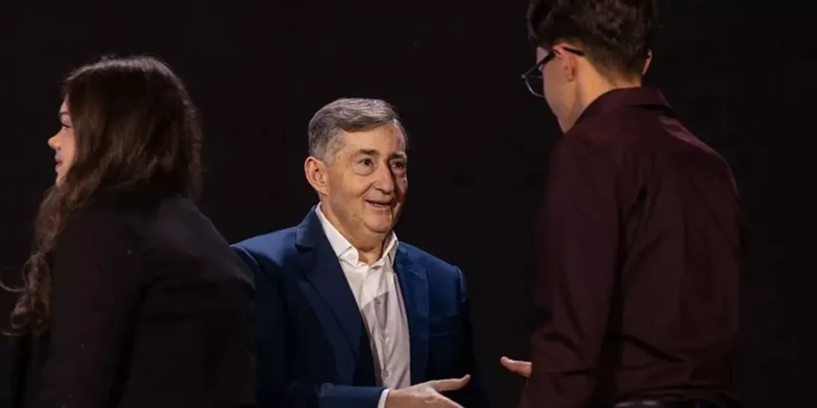 Több millió forinttal támogatják a Vál-völgyi diákokat