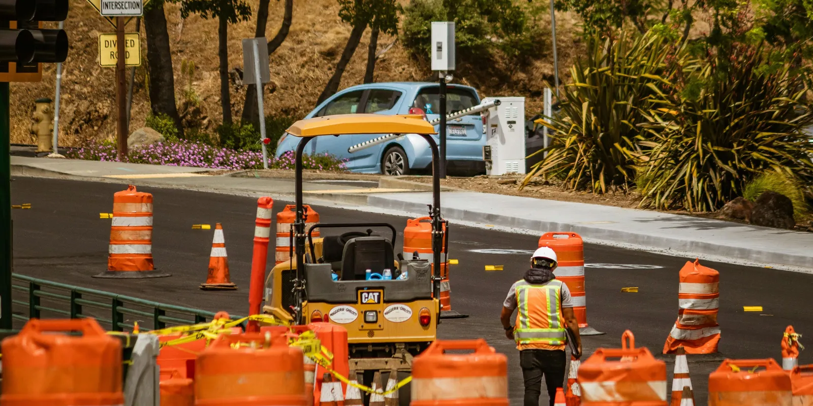 Terelésbe csapódott egy autó az M7-esen – Videó