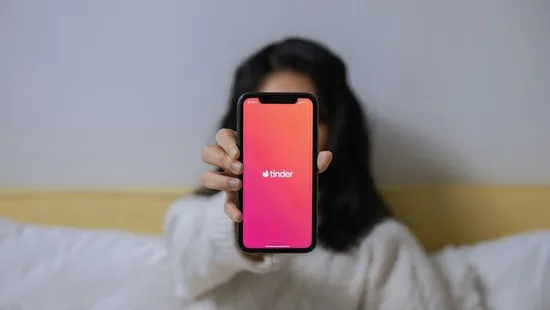 Beújít a Tinder, már a privát fotóid alapján is keres neked párt