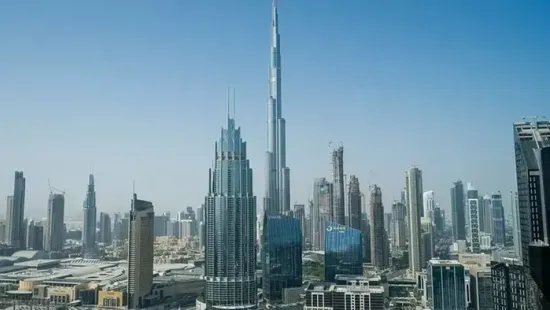 Füst a terminál felett, pánik a turistaparadicsomban - megrázó videók érkeztek a dubaji repülőtérről