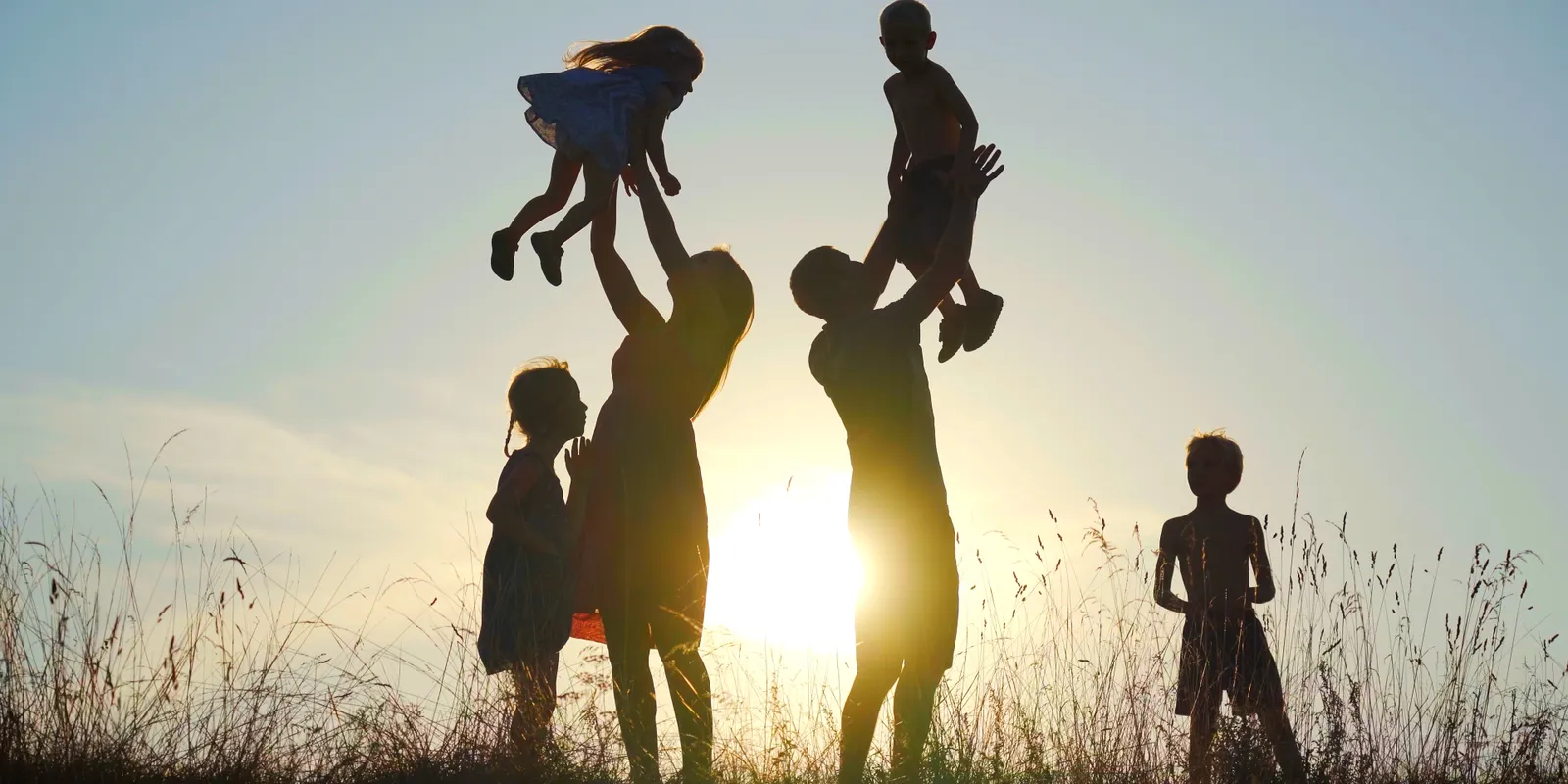1,8 millió forintot húznának ki a tiszások a magyar családok zsebéből