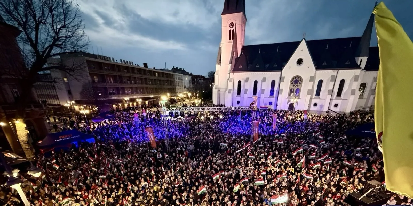Hatalmas tömeg várta Orbán Viktort Kaposváron