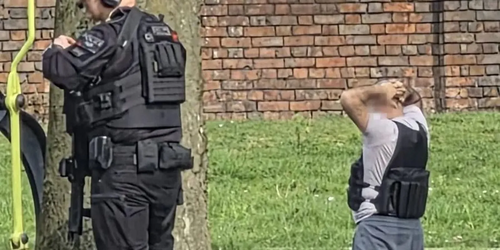 Anglia: kocogót néztek terroristának, majdnem agyonlőtték