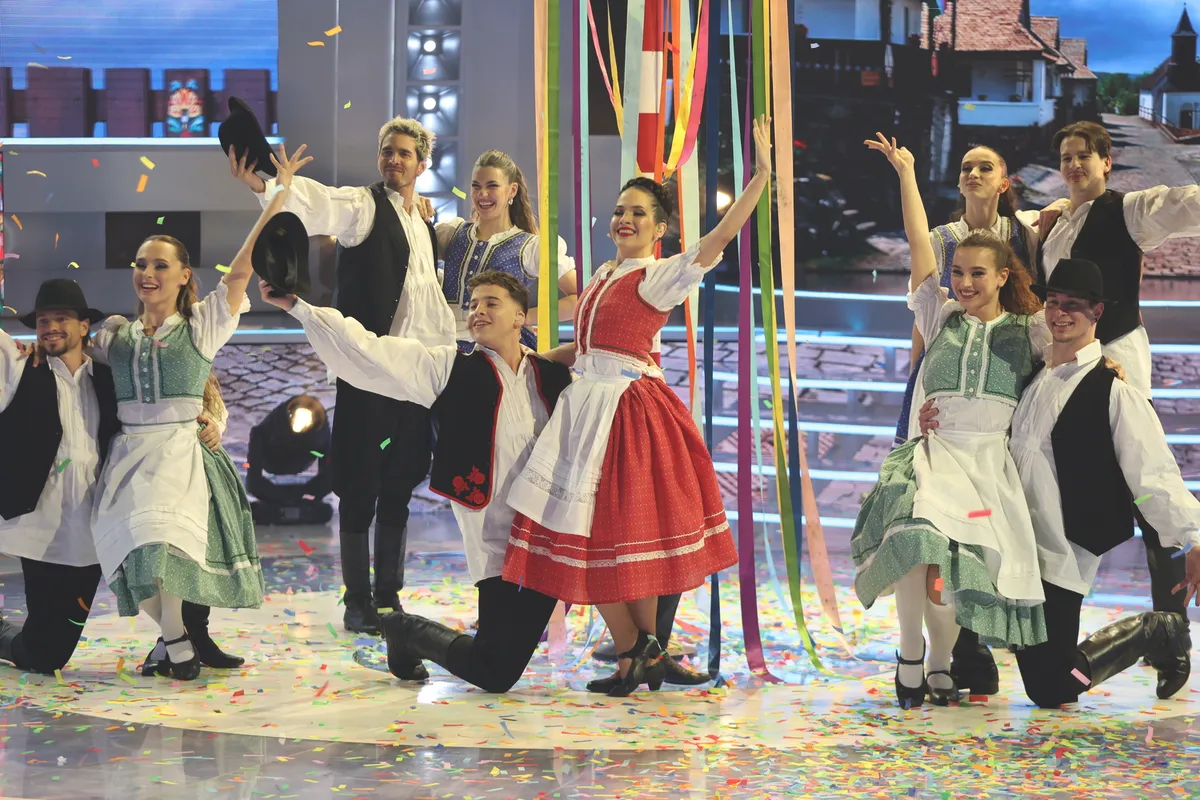 Lengyel Johanna és Schobert Norbi Junior népdallal lépett a Nagy Duett színpadára