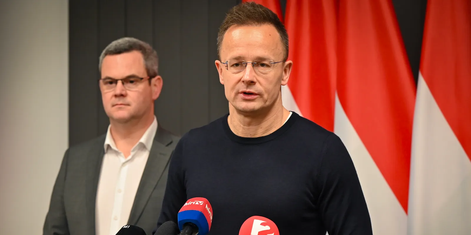 Szijjártó Péter megszólalt az 1000 forintos benzinárról