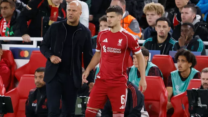 Arne Slot súlyos döntést hozott Kerkezről