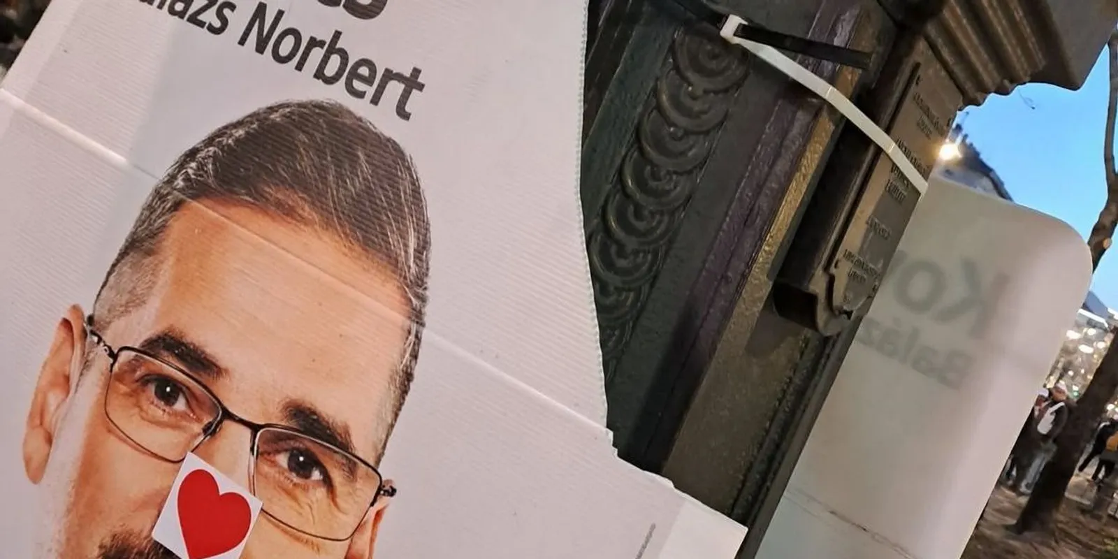 Tiszások rongálták meg a Fidesz plakátjait – Videó