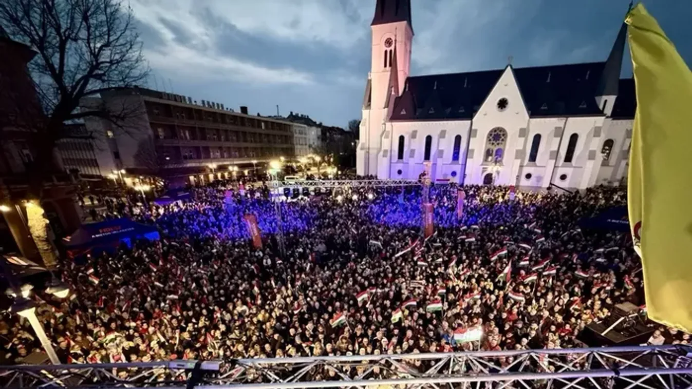 Hatalmas tömeg várta Orbán Viktort Kaposváron