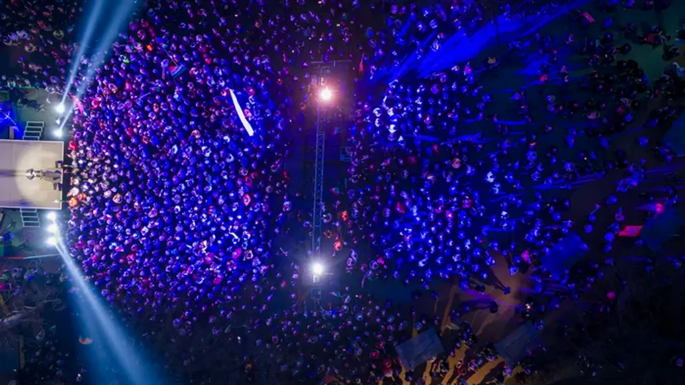 Zsúfolásig megtelt a Kossuth tér Törökszentmiklóson