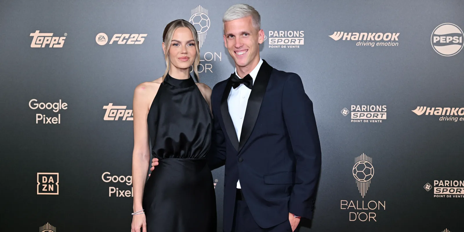 Más pasival bújt ágyba a Barca-sztár balhés szerelme - Fotók