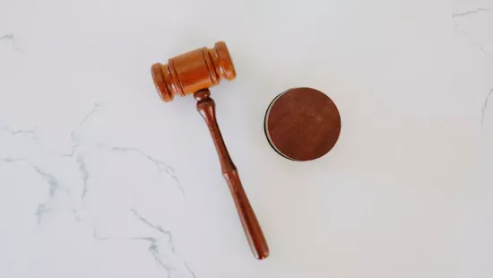 Dührohamában végzett csecsemőjével az anya: Azt hazudta, csak leesett az öléből, de a boncolás mást mutatott