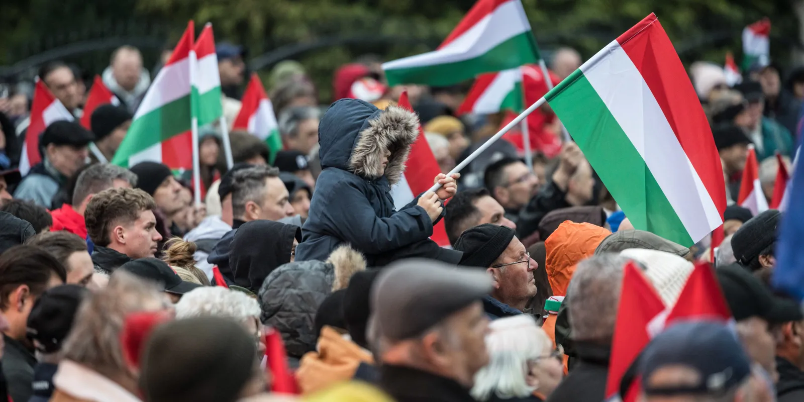 Hatalmas tömeg gyülekezik Ócsán, mindenki Orbán Viktorra vár
