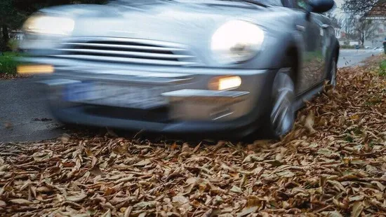 Durva: Szándékosan ütötte el a rendőrt egy zaklatott nő