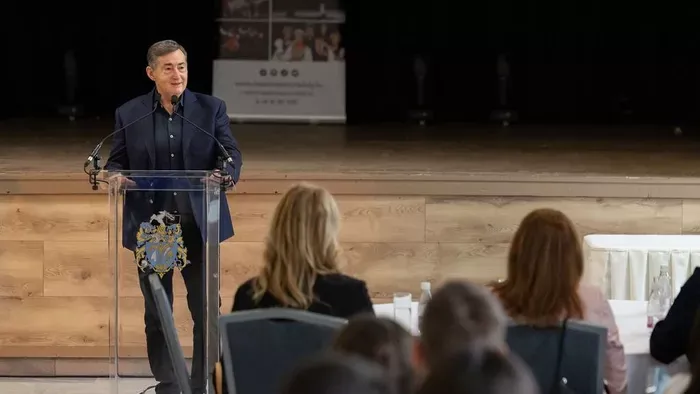  Ünnepélyes záróeseményen jelentették be: 65 család otthona újulhat meg Bicskén 130 millió forintból