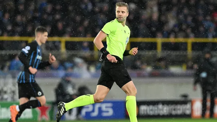 Egy botrányhős fújja a sípot a sorsdöntő EL-meccsen