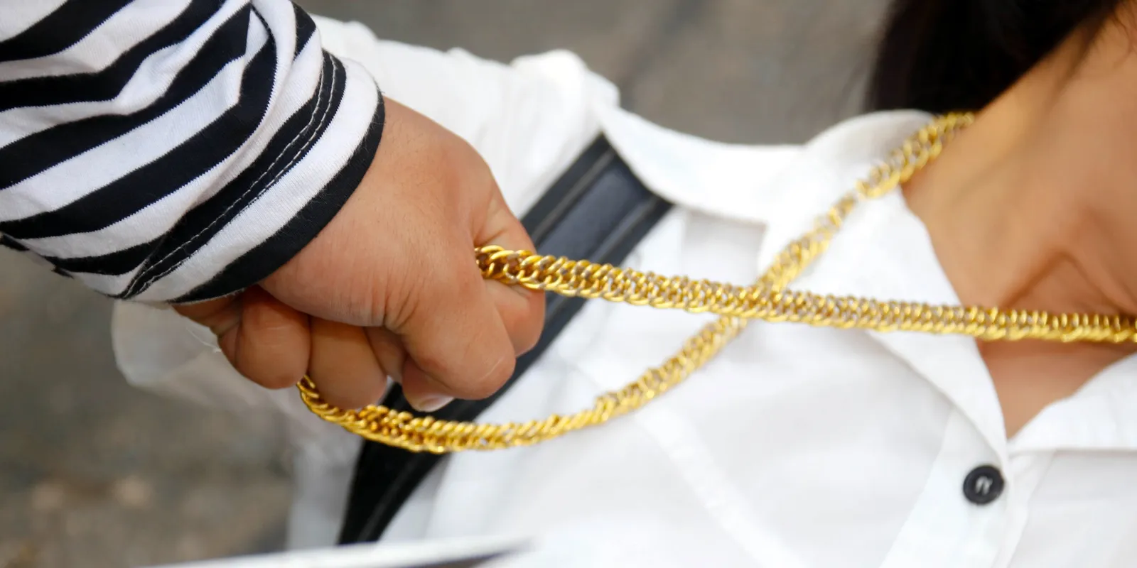 Aranyláncot lopott le a rabló egy 80 éves nő nyakáról