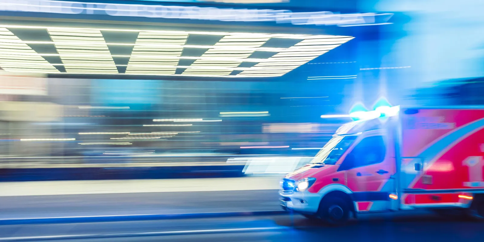 Rohantak a mentők: emeleti ablakból esett ki a kisfiú