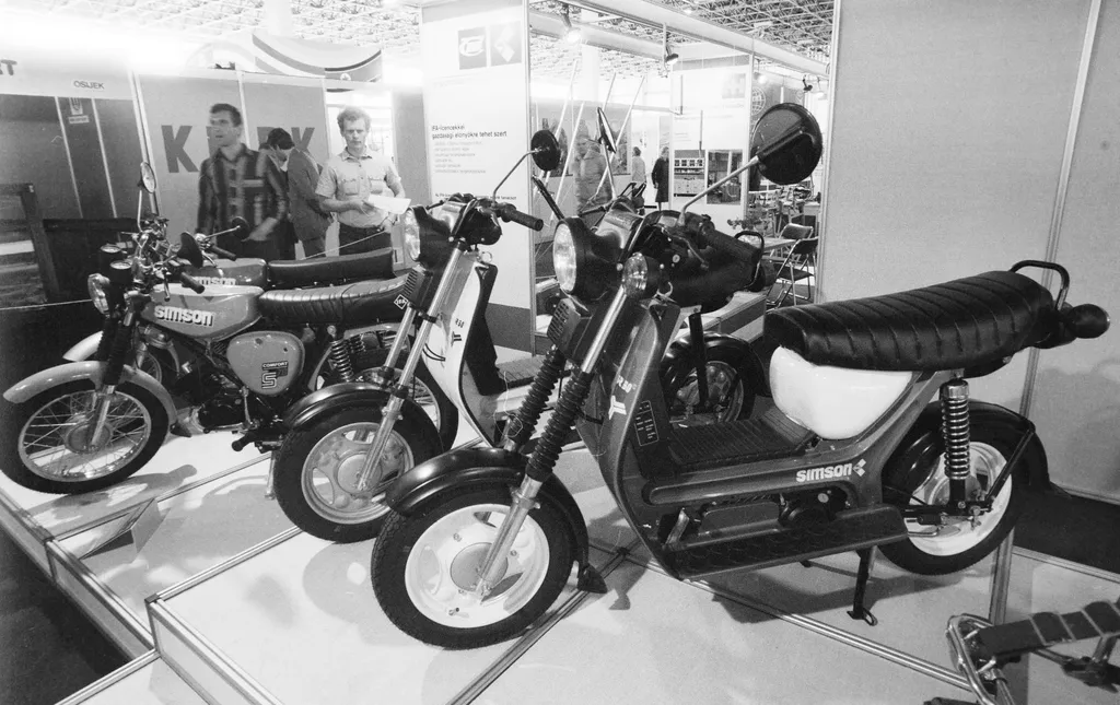 Motorok a Budapesti Nemzetközi Vásáron 1982. Fotó: Bojár Sándor