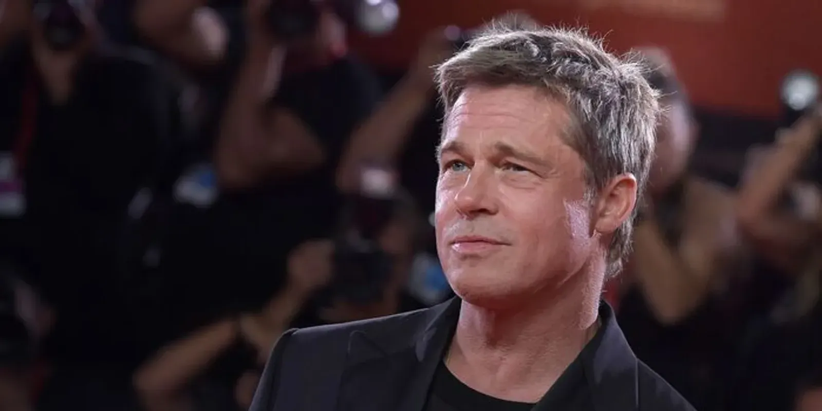 Brad Pitt elhanyagolt külsővel és koszosan járta az utcákat