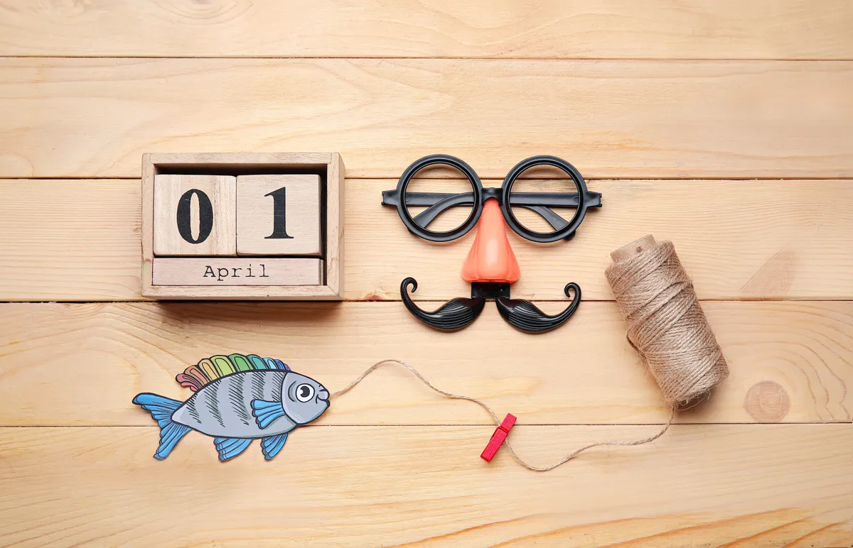 Bolondok napja: a föld számos részén ünneplik, de a szokások eltérnek.