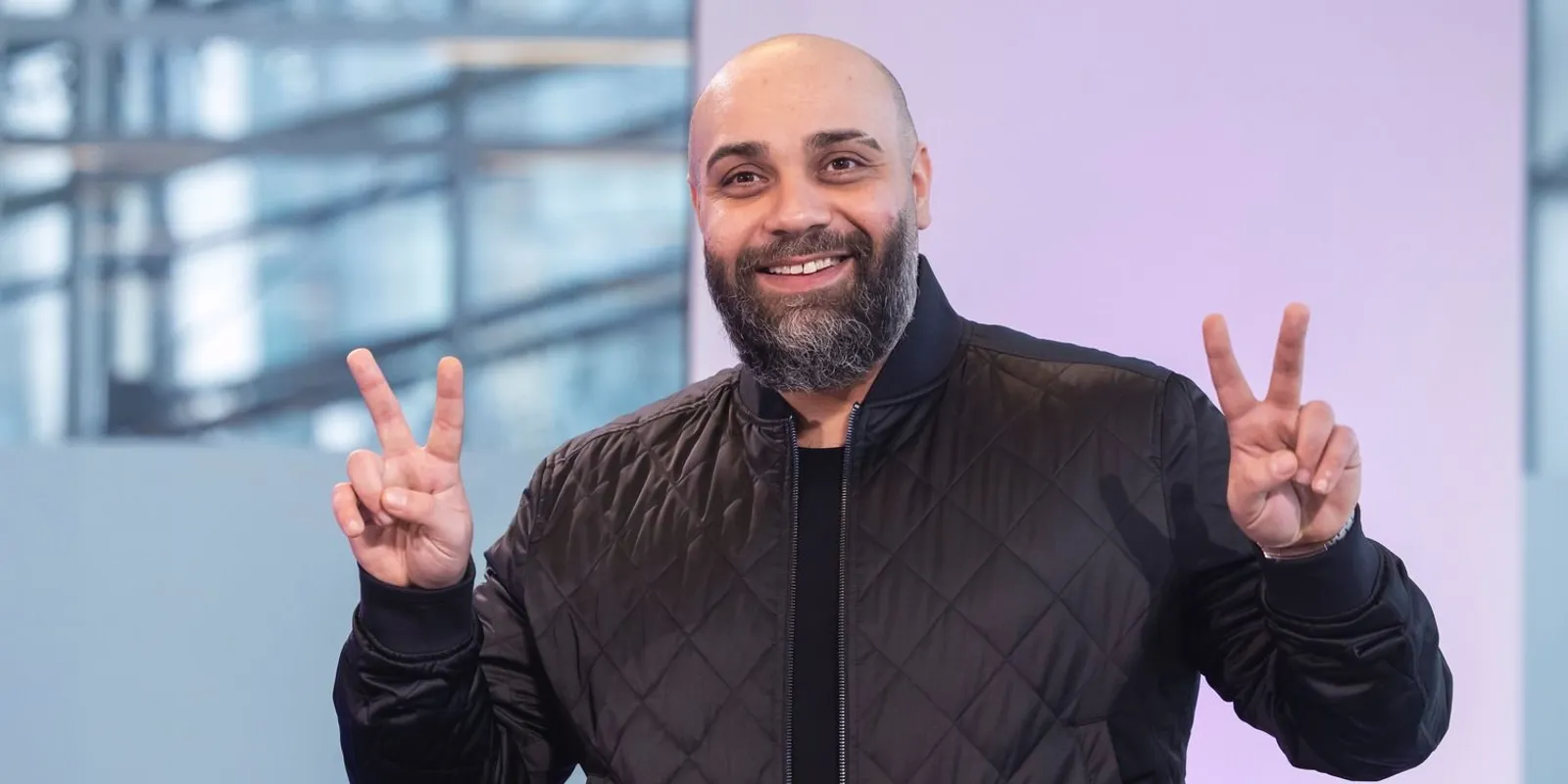 Kihívták a szomszédok a közös képviselőt Lakatos Lacira!