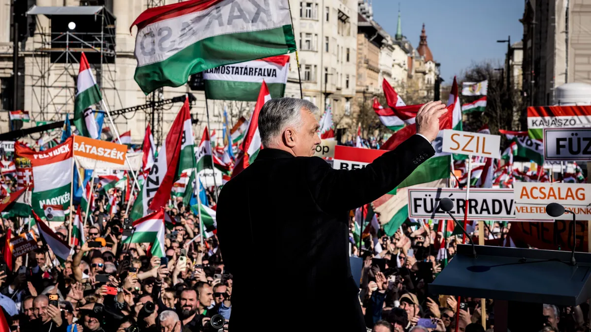 Orbán Viktor beszédét a Békemenetről érkezett több százezres tömeg hallgatta végig 