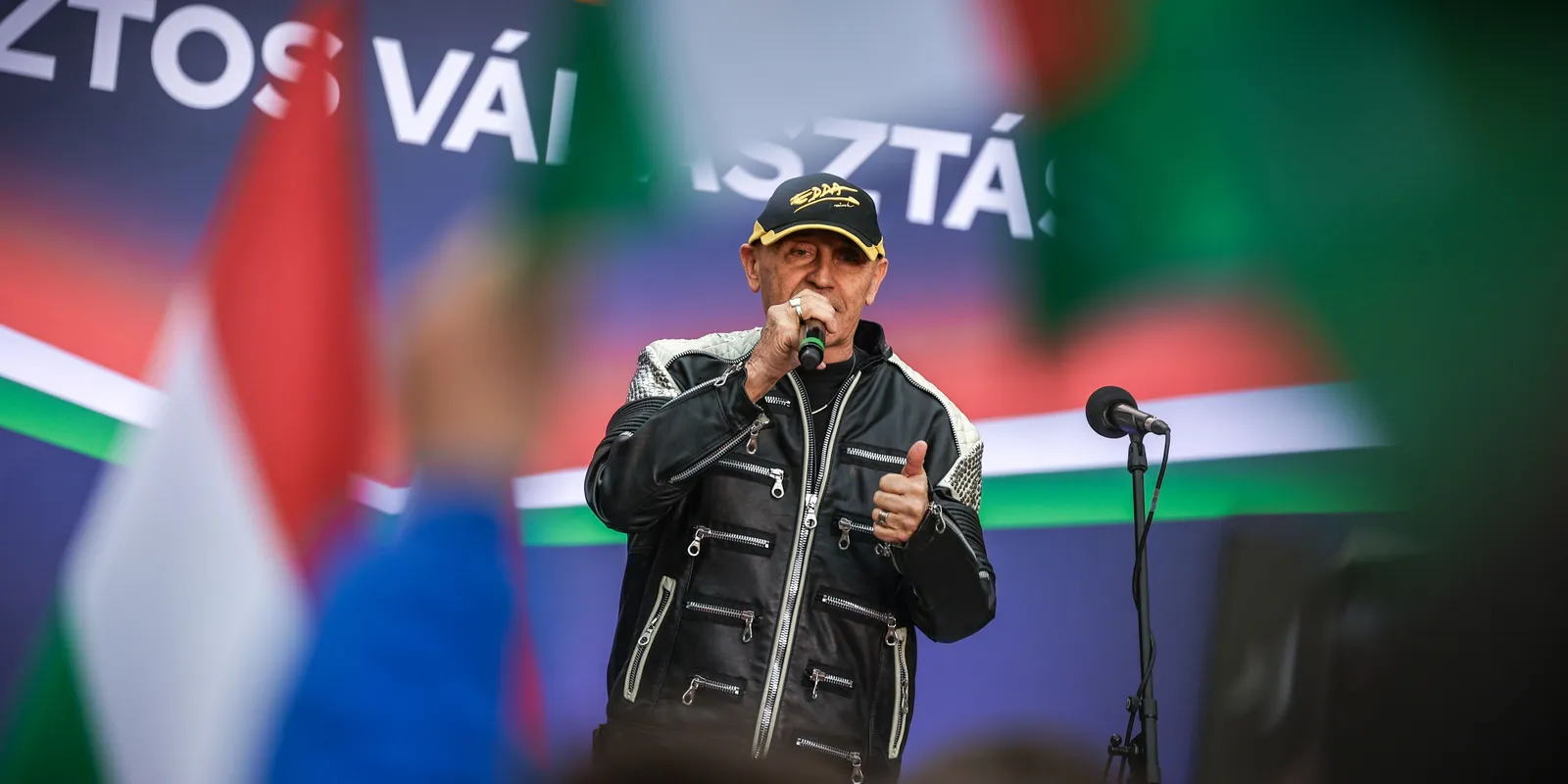 Pataky Attila ismét hatalmas tömeg előtt lépett fel Orbán Viktor országjárásán