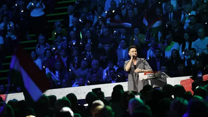 Sztárdömping a debreceni Háborúellenes Gyűlésen