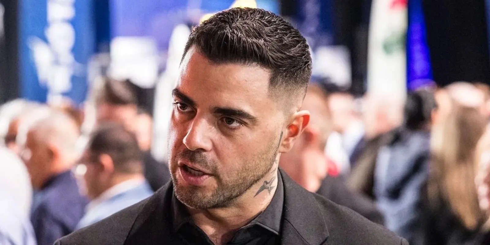 Young G Béci a Háborúellenes Gyűlésen: Megbolondult a világ