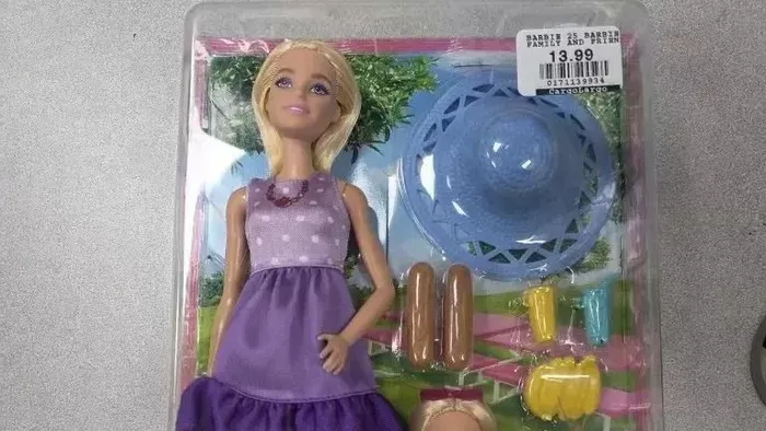 Megdöbbentő: Barbie baba dobozába rejtették a drogot
