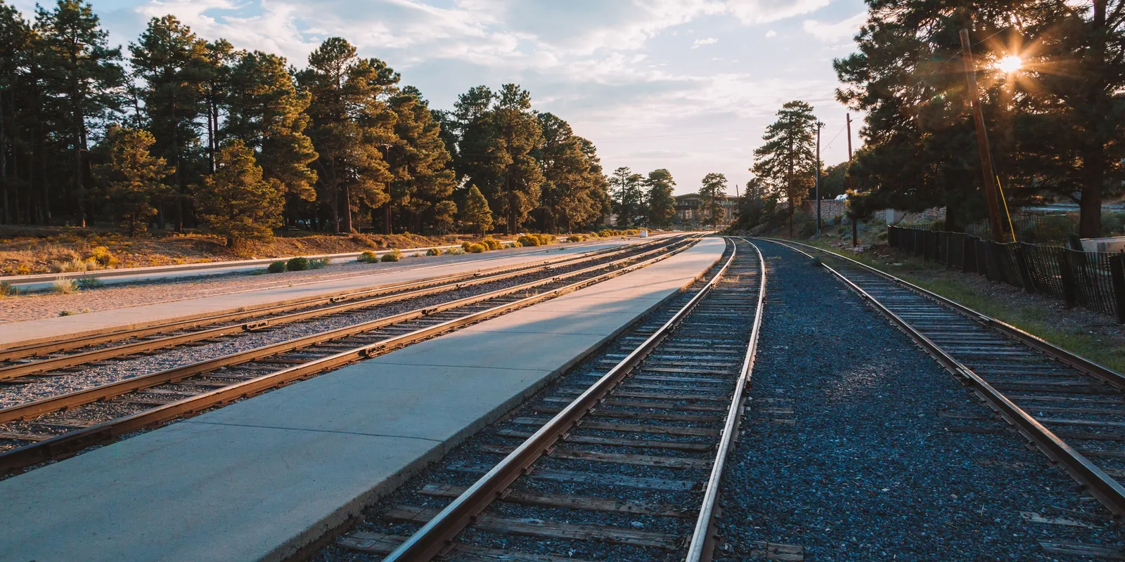 Vonatgázolás: a mozdonyvezető talált rá a holttestre