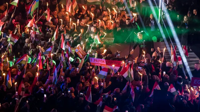 Lélekemelő képek az egri békemenetről: egy emberként dobban a tömeg szíve