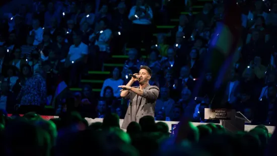 Király Viktor fantasztikus hangulatot csinált debreceni Háborúellenes Gyűlésen!