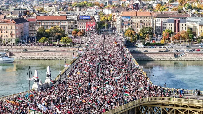 Ötpontos Fidesz-előny egy hónappal a választás előtt