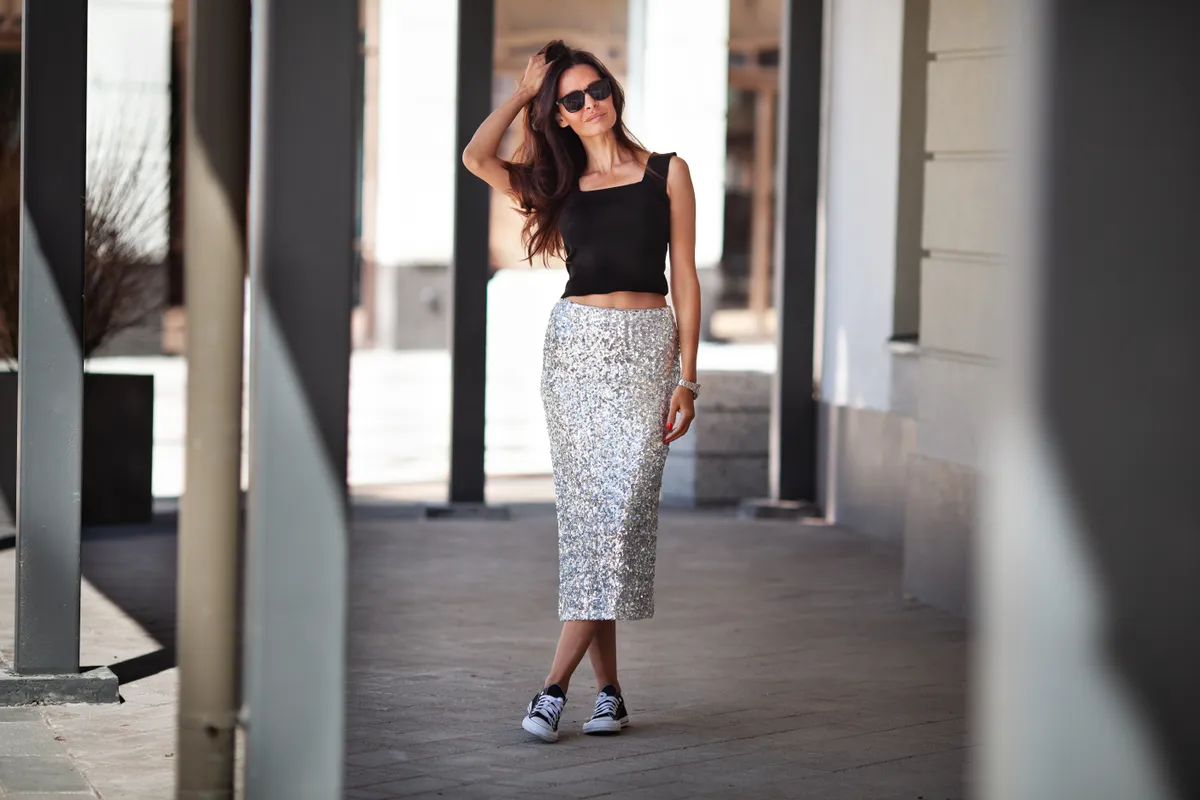Szoknya divat Fashionable,Woman,Wears,Shiny,Maxi,Skirt,With,Sequins,,Black,Sneakers