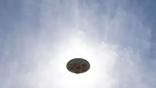  Kosárlabda méretű UFO bukkant fel a gép mellett - a pilóták is sokkot kaptak