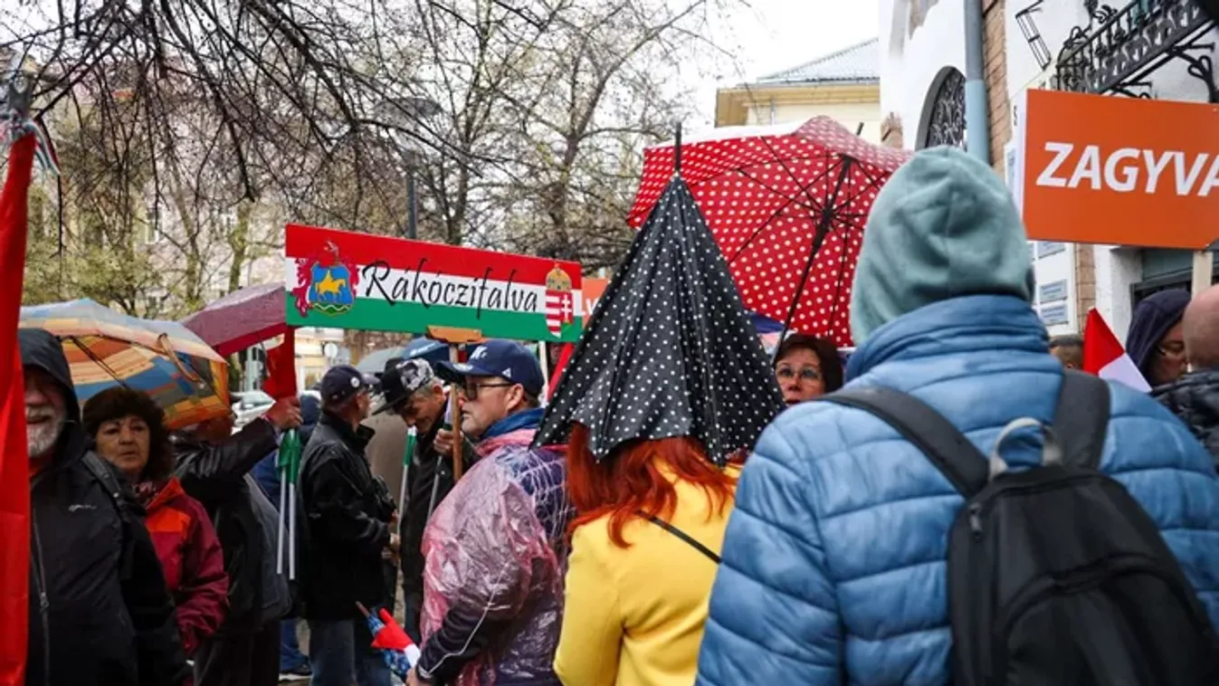 Gyülekezik a tömeg Szolnokon – telt házas Békemenet készülődik