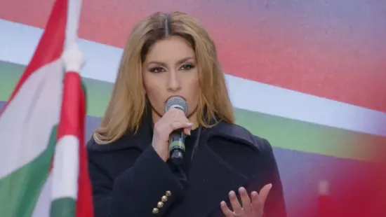 Hihetetlen hangulat: Orbán Viktor országjárását Curtis és Radics Gigi lenyűgöző előadása nyitotta meg Szolnokon