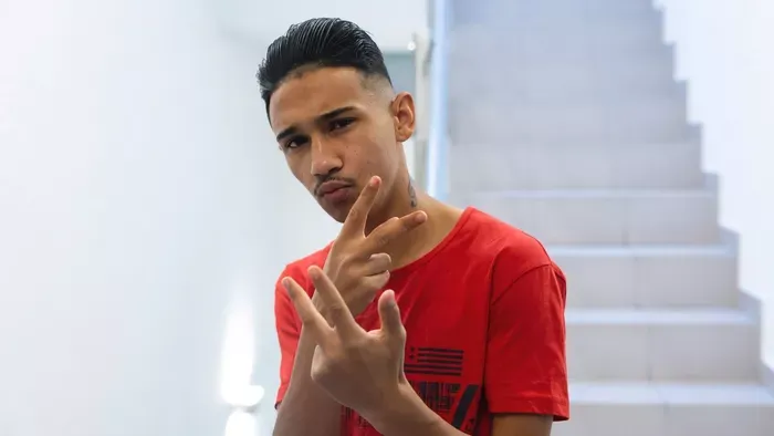 Ádám Attila apja megvédte az énekest új száma miatt