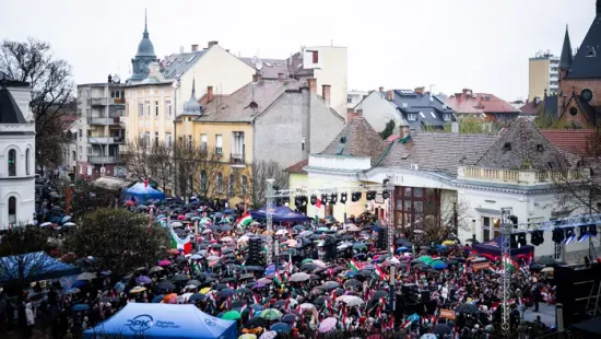 Az eső sem tartotta vissza a szolnokiakat: Ilyen volt Orbán Viktor beszéde - Galéria